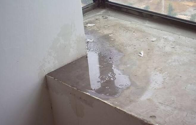 金屬屋面檐口滲水應(yīng)該怎么解決?家用防水涂料這幾點一定要注意
